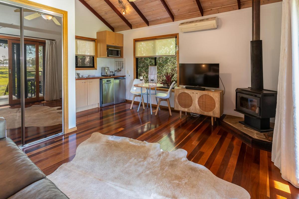 Lake Weyba Cottages Noosa 페레지안 비치 외부 사진